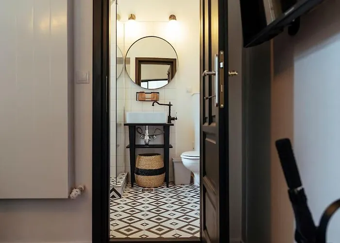 Newstudio & City Center I Balcony I Netflix